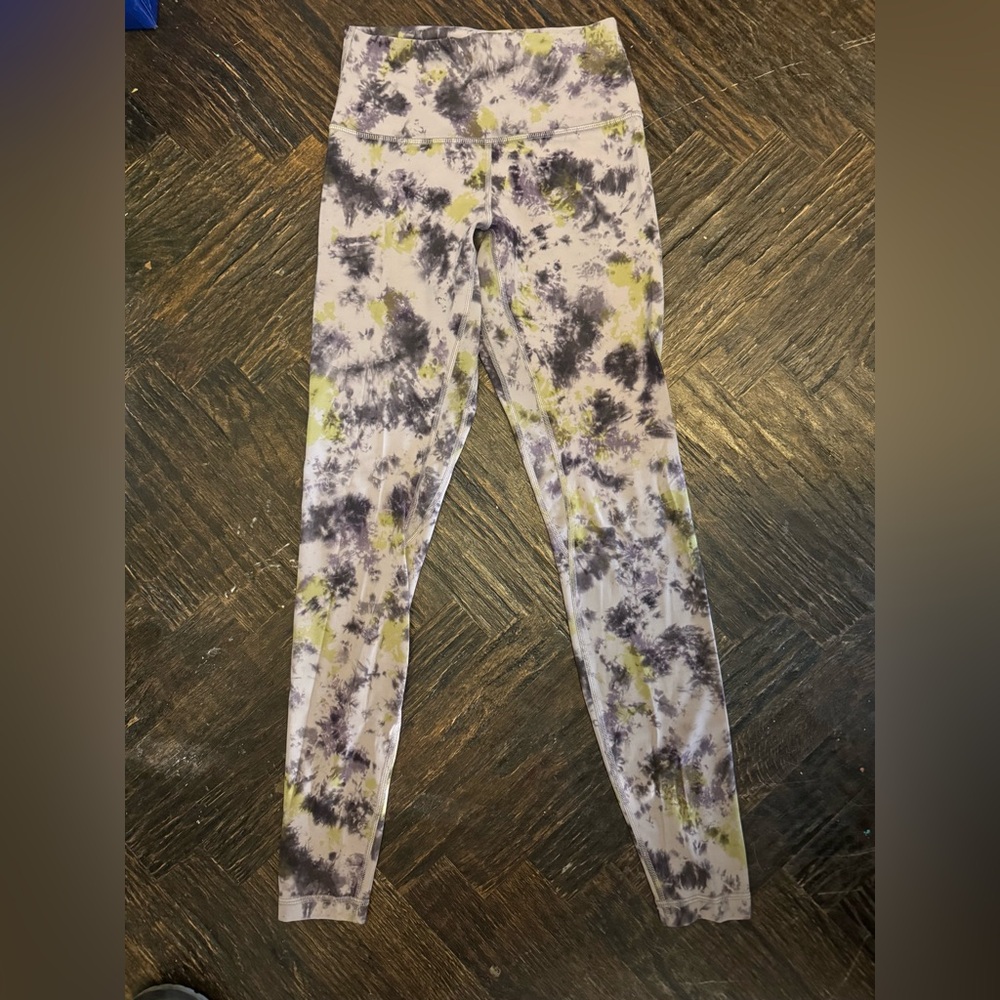 Lululemon  aligns leggings